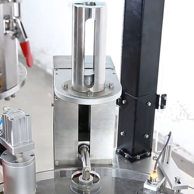 中華製のネスプレッソのコーヒーカプセルを詰め込み密封する回転式小型の機械